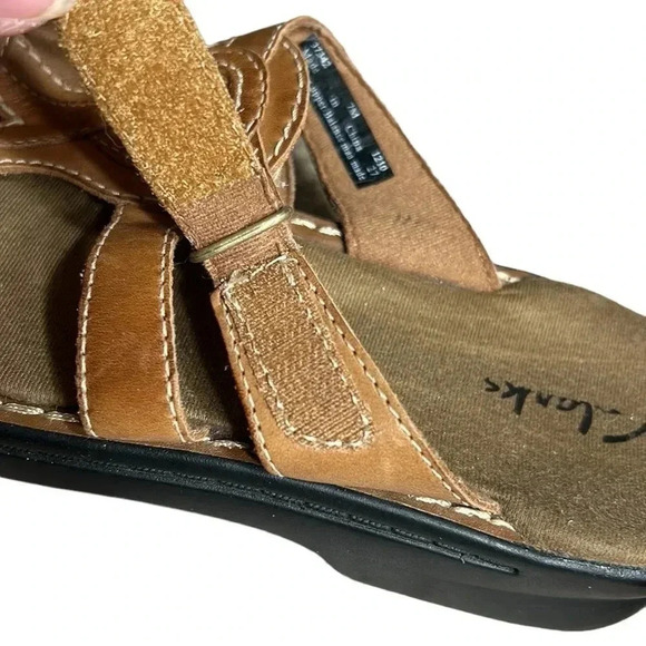 Clark s sandals ,Men size 7, Tan color,leather upper,slip on,velcro adjustable - Picture 8 of 10